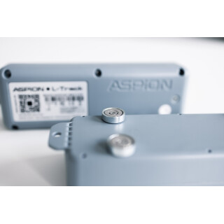ASPION L-Track: registratore di dati multisensore per il monitoraggio a 360&deg; della catena di approvvigionamento, con 4 piedini magnetici inclusi